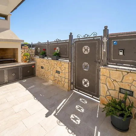 Casa de Férias Old Queen By Interhome Kraljevica