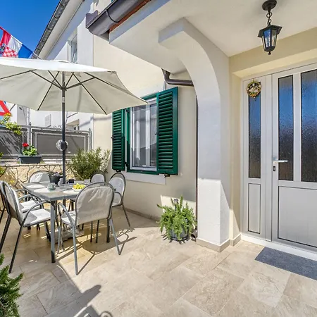 Casa de Férias Old Queen By Interhome Kraljevica