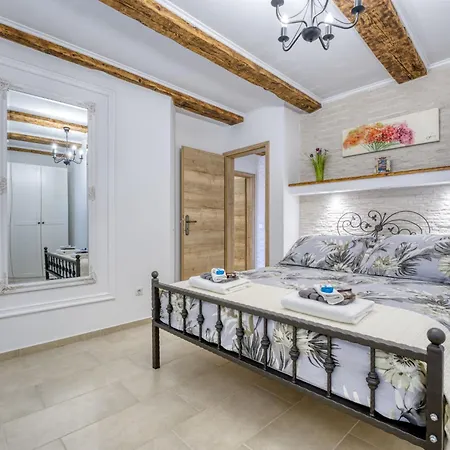 Old Queen By Interhome Case de vacanță Kraljevica