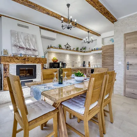 Old Queen By Interhome בית נופש