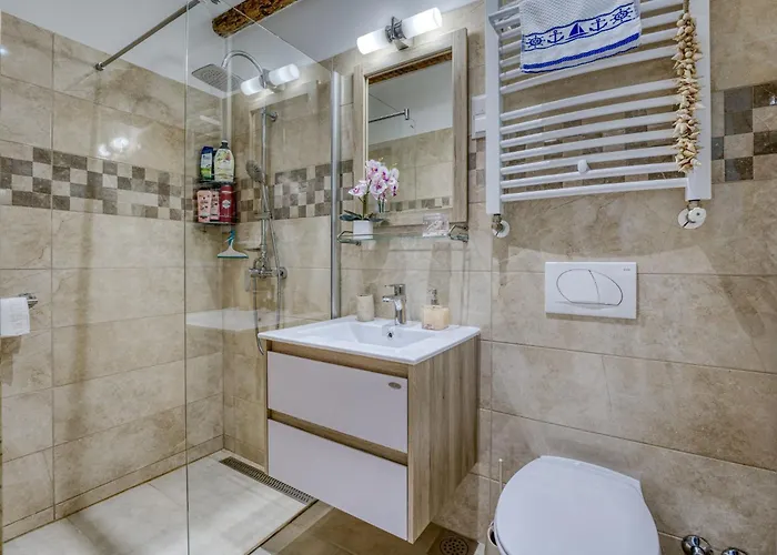 Old Queen By Interhome Holiday home *