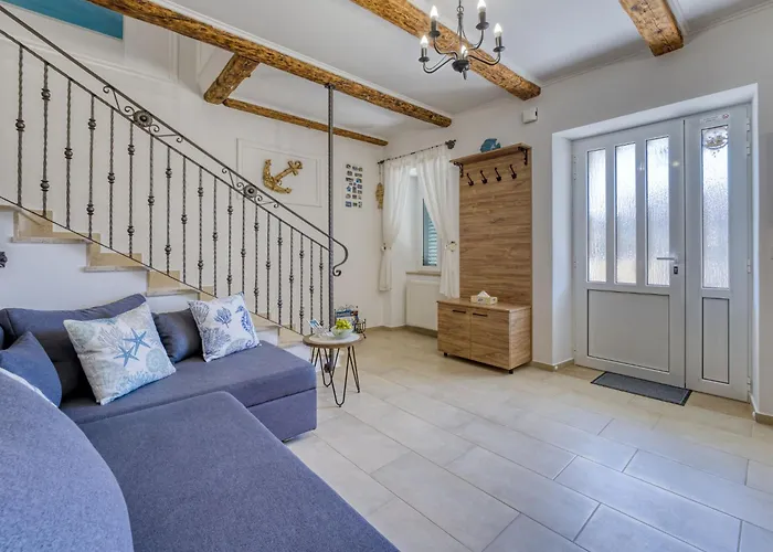 Old Queen By Interhome *