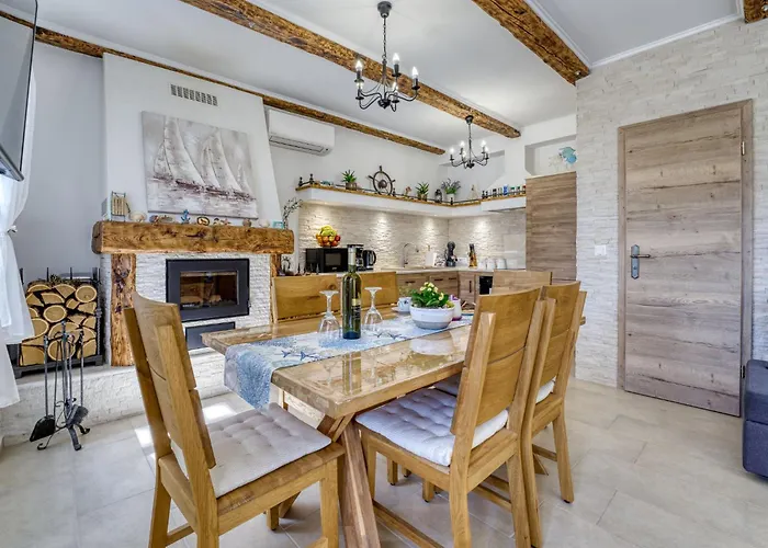 Old Queen By Interhome Holiday home
